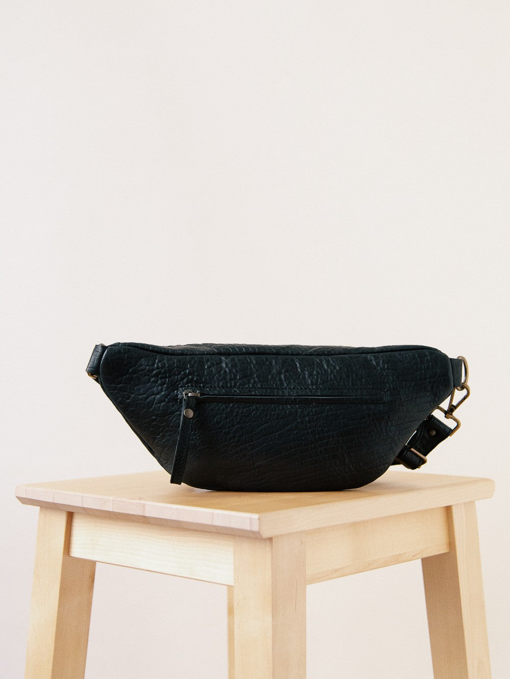 RIÑONERA CUIROTS KELLY NEGRA