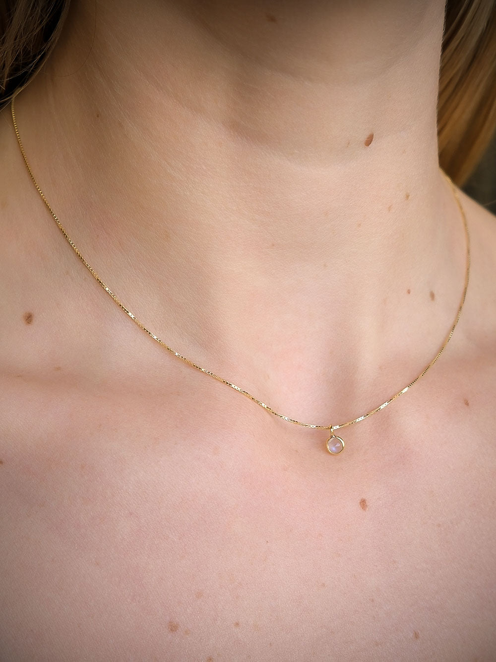 DORA DOT WHITE GOLDEN NECKLACE