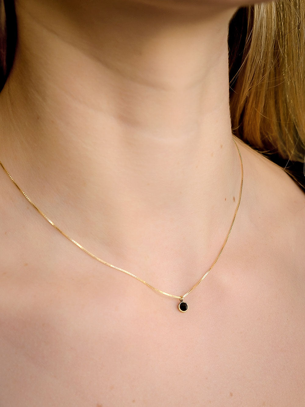 COLLAR DORA DOT NEGRO DORADO