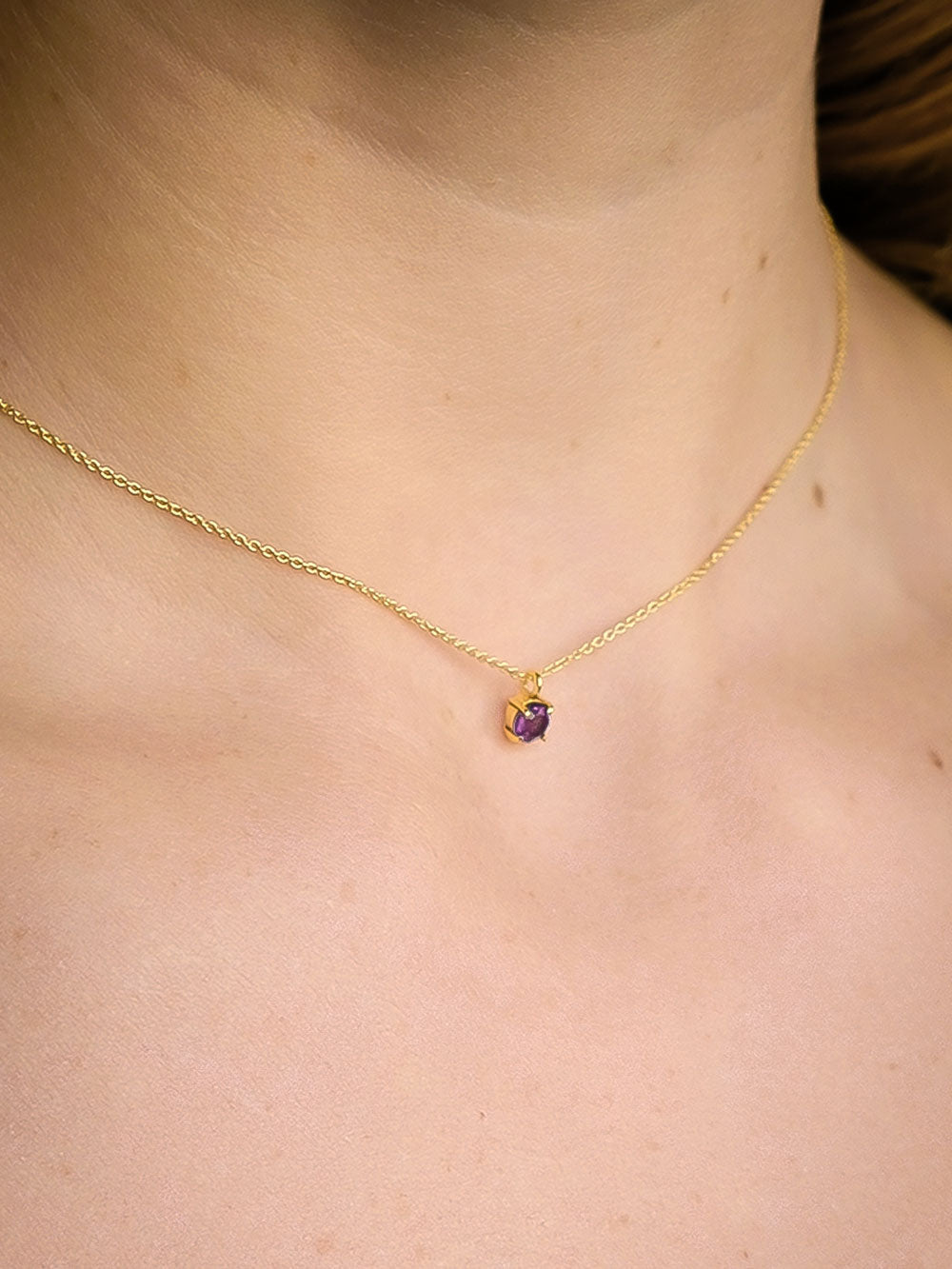 DORA HUG LILAC GOLDEN NECKLACE