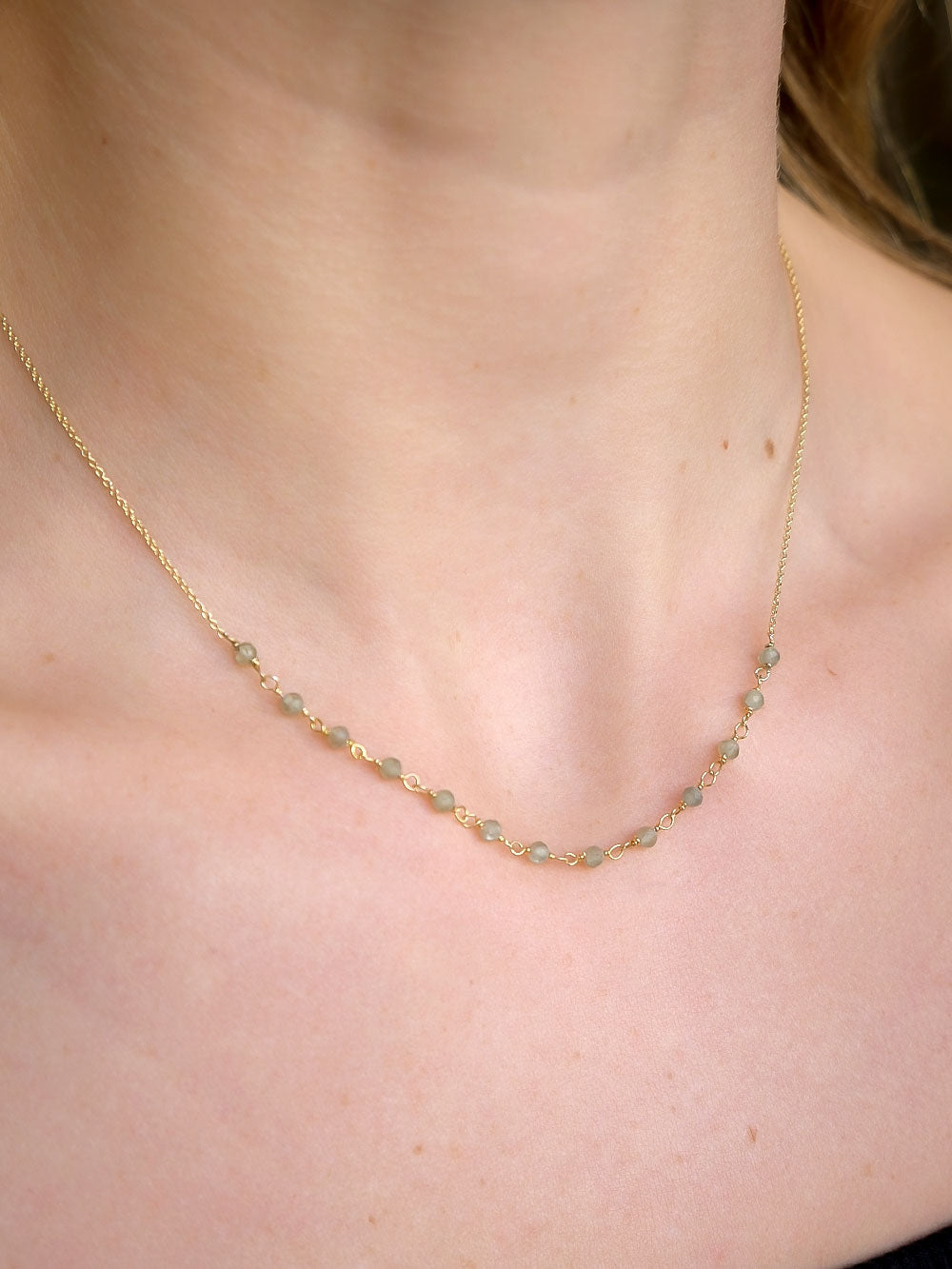 COLLAR ROSARIO VERDE DORADO