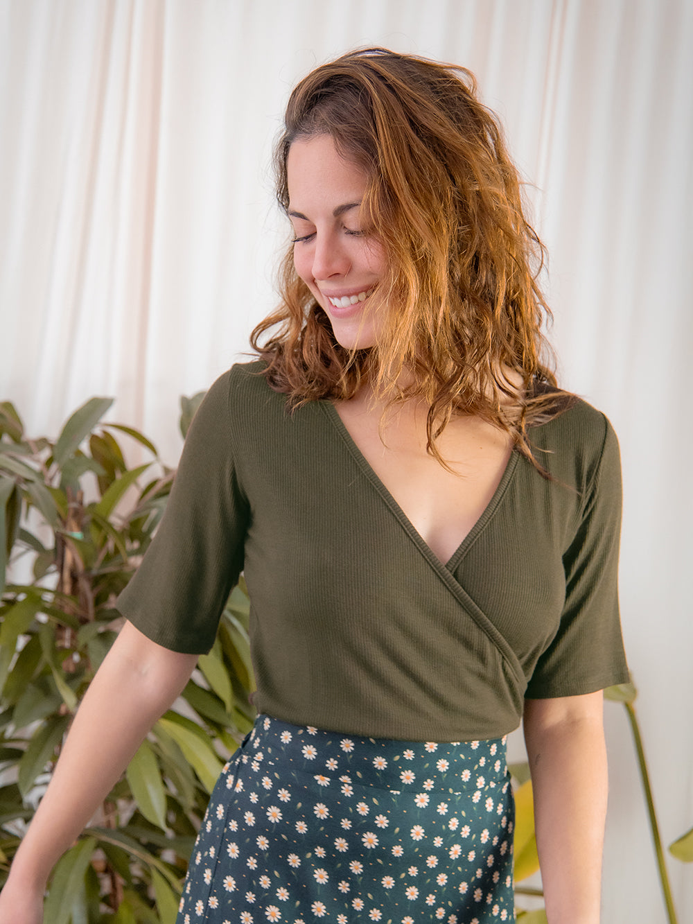 Camiseta Judith en color Caqui de bambú, detalle 3 – ANTONIETA Barcelona