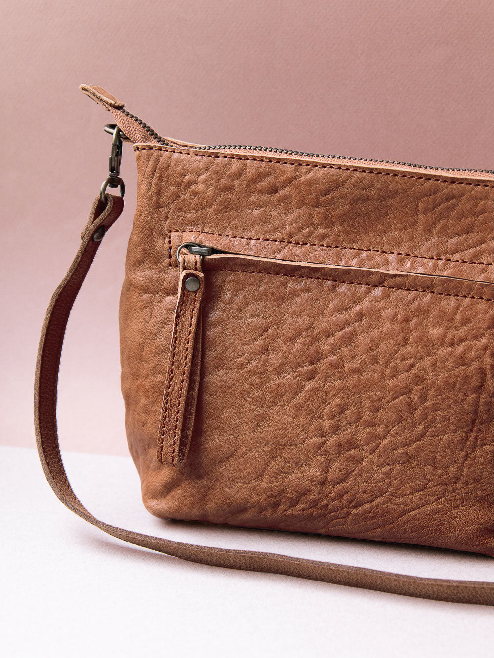 KELLY CAMEL SHOULDER BAG