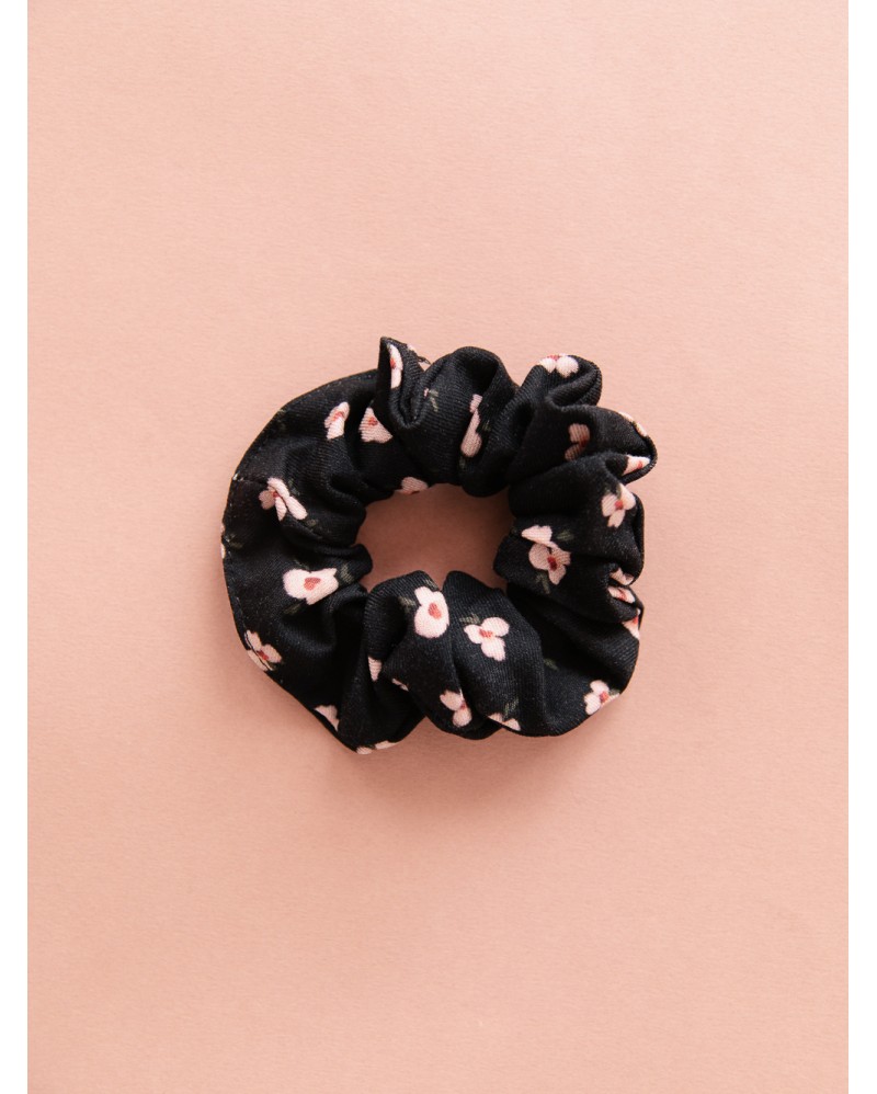 SOLIDARY SCRUNCHIE BLOOM