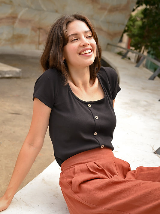 DANNA BLACK T-SHIRT