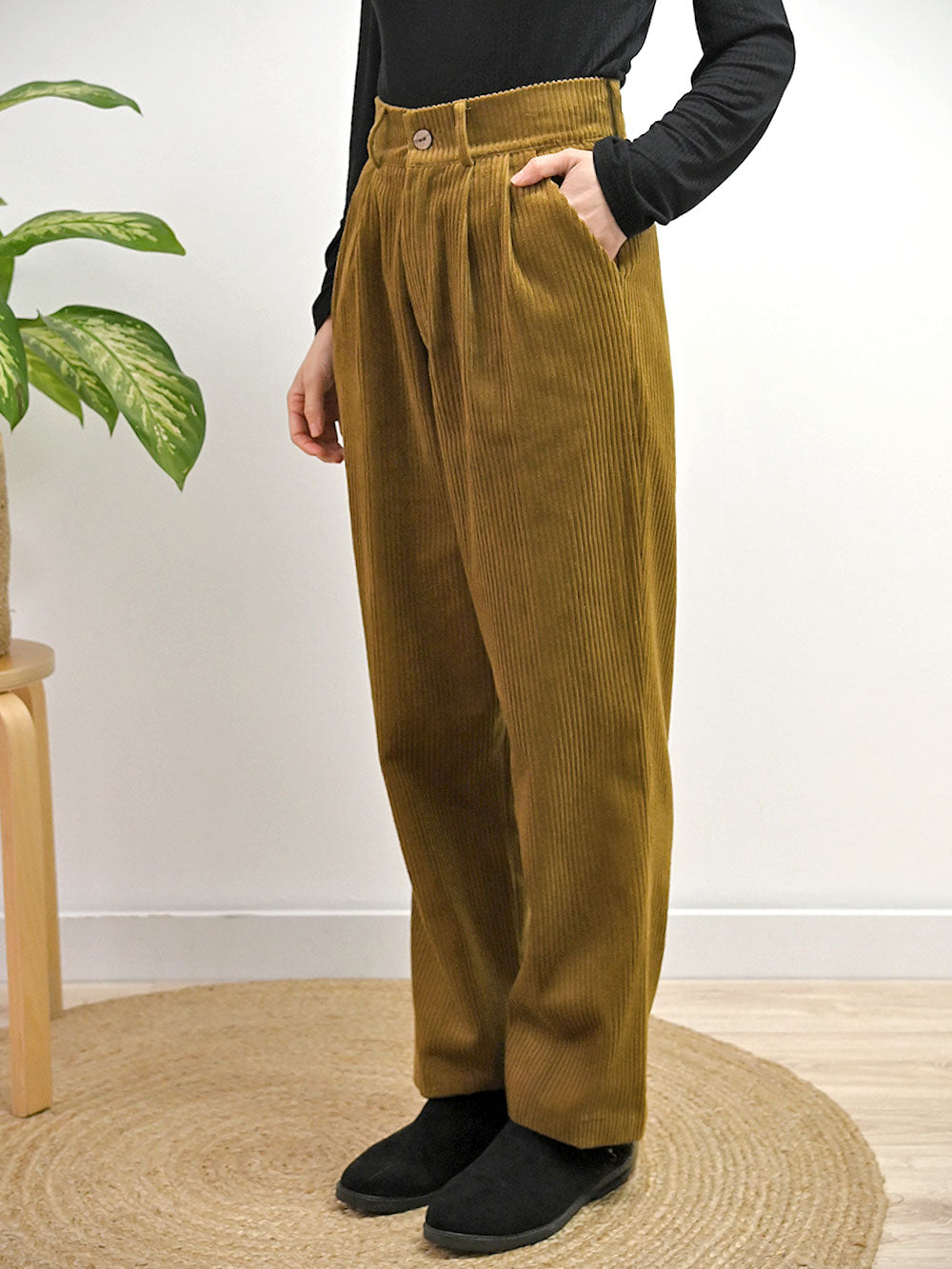 Pantalones Ona en color Oliva de pana – ANTONIETA Barcelona