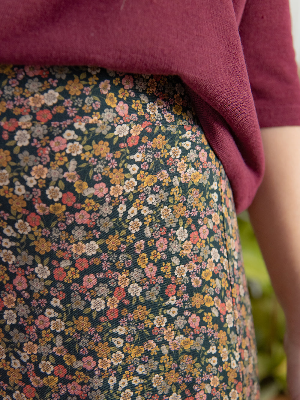 Falda Cassie en color Melissa de viscosa, detalle 2 – ANTONIETA Barcelona