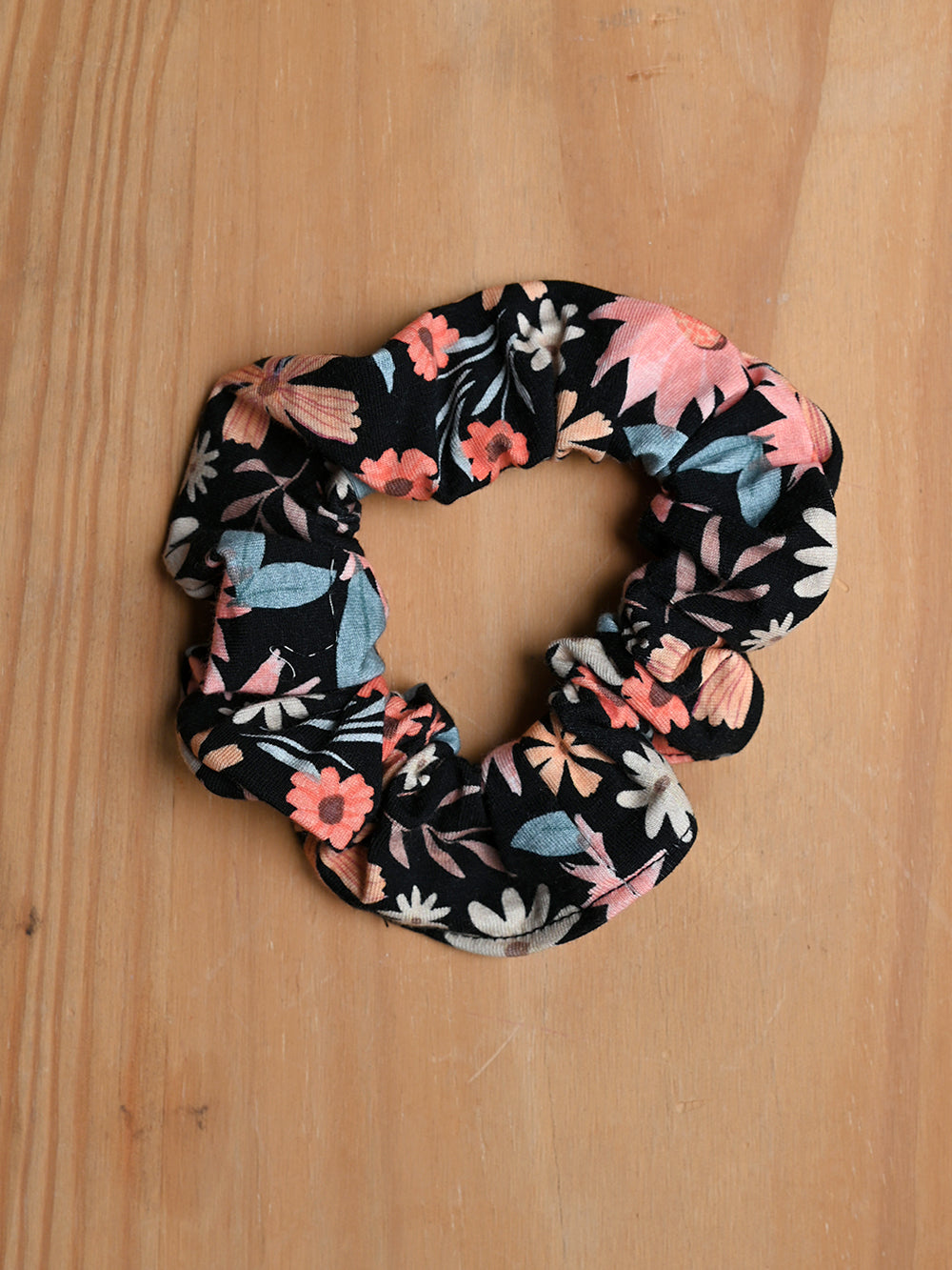 ALLEGRA SOLIDARITY SCRUNCHIE 
