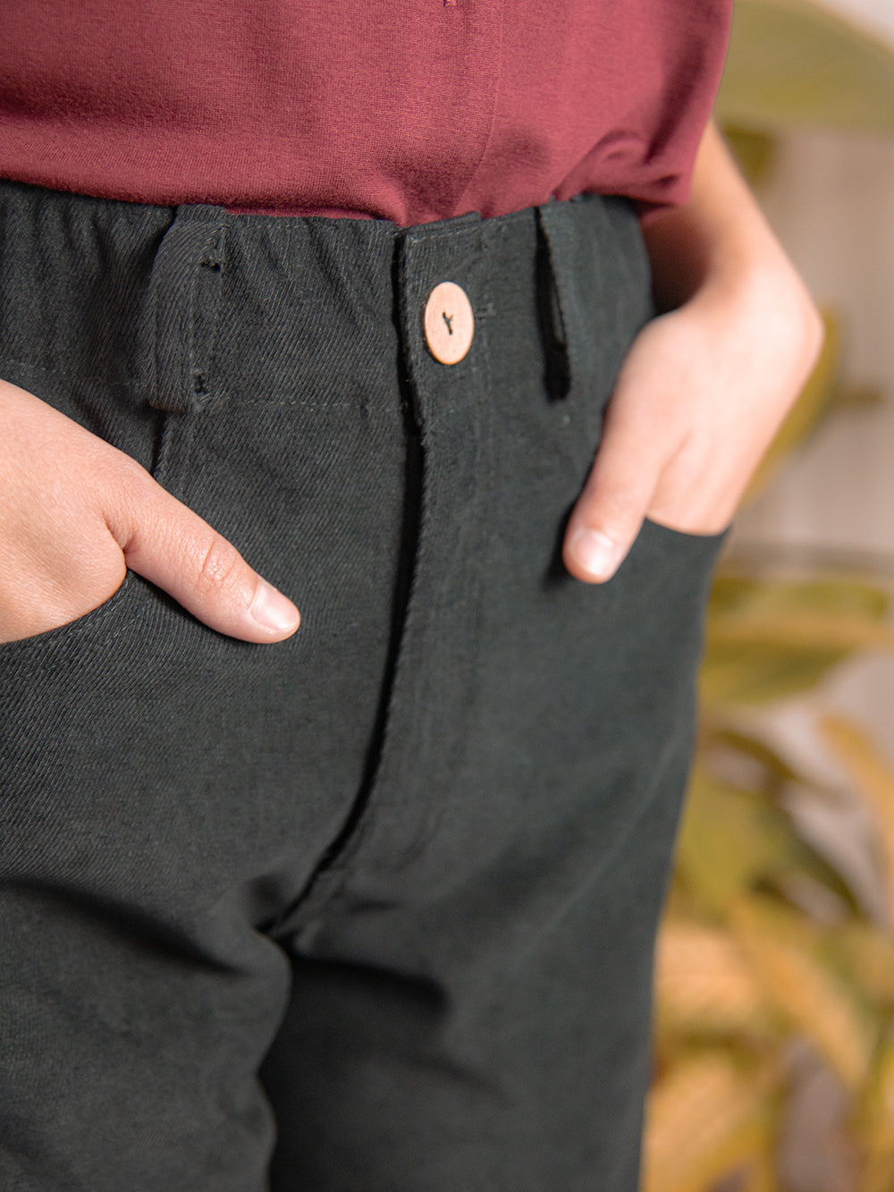 Pantalones Dàlia en color Black de pana, detalle 2 – ANTONIETA Barcelona