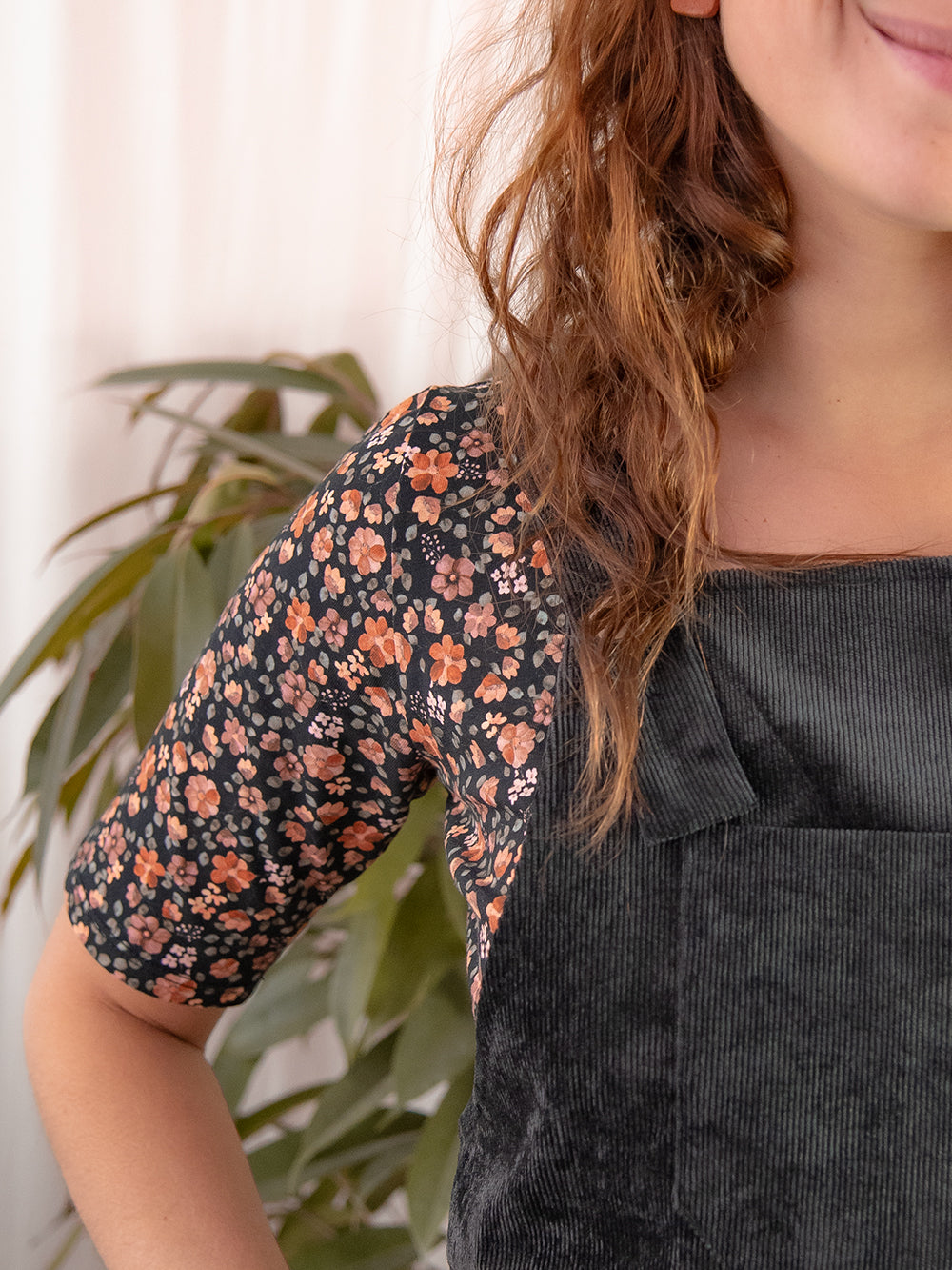 Peto Lina en color Black de pana, detalle 4 – ANTONIETA Barcelona