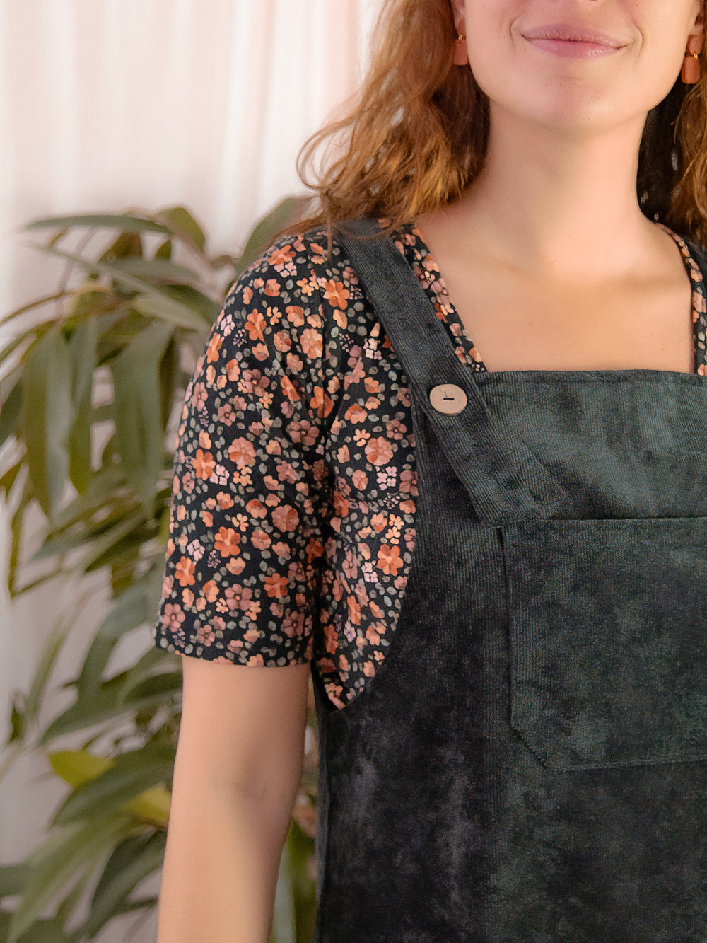 Peto Lina en color Black de pana, detalle 2 – ANTONIETA Barcelona