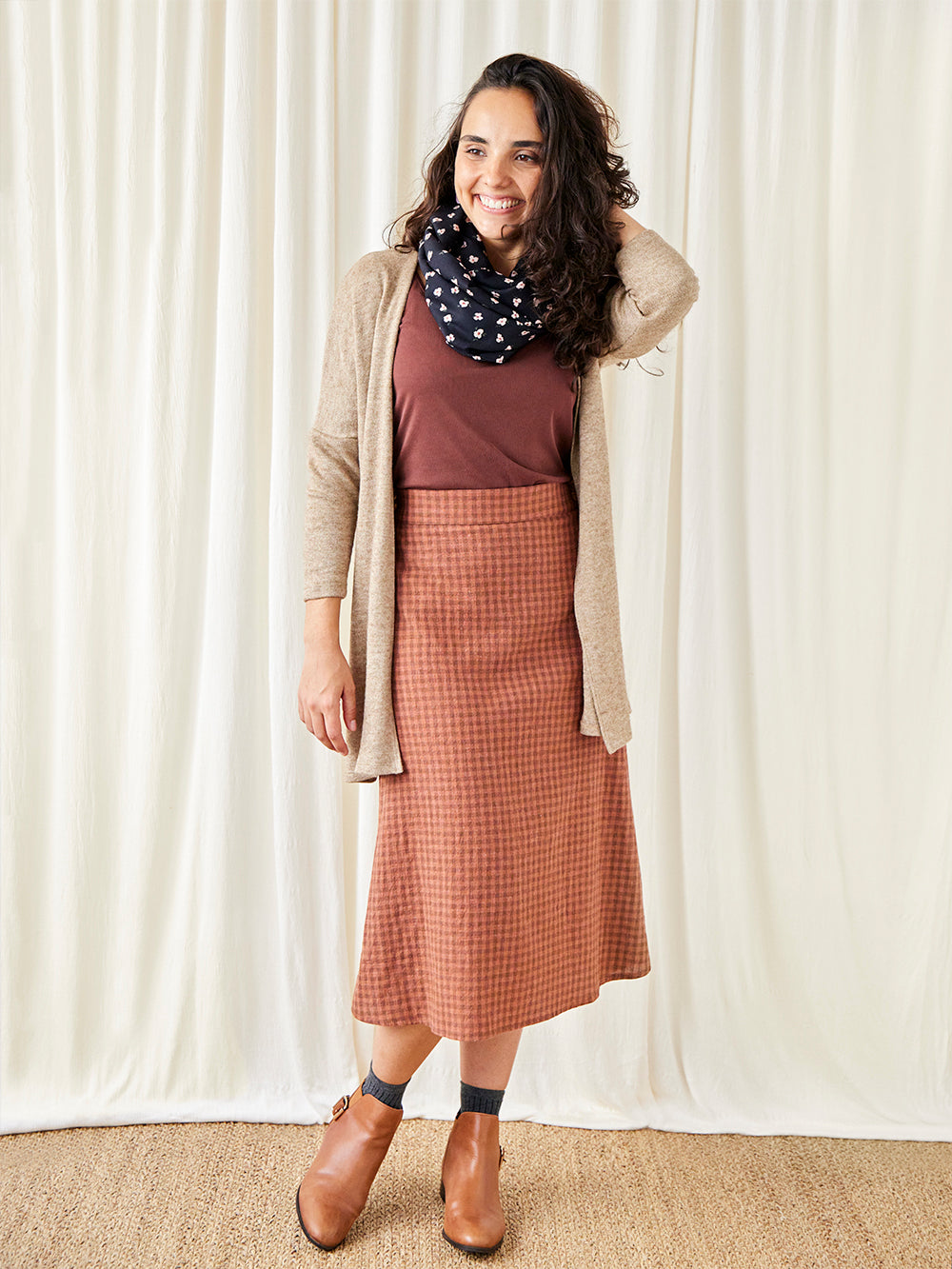 Falda Robin en color Rust, detalle 2 – ANTONIETA Barcelona