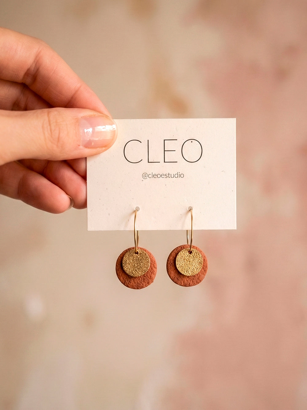 Pendientes Cleo en color Louison Tierra – ANTONIETA Barcelona