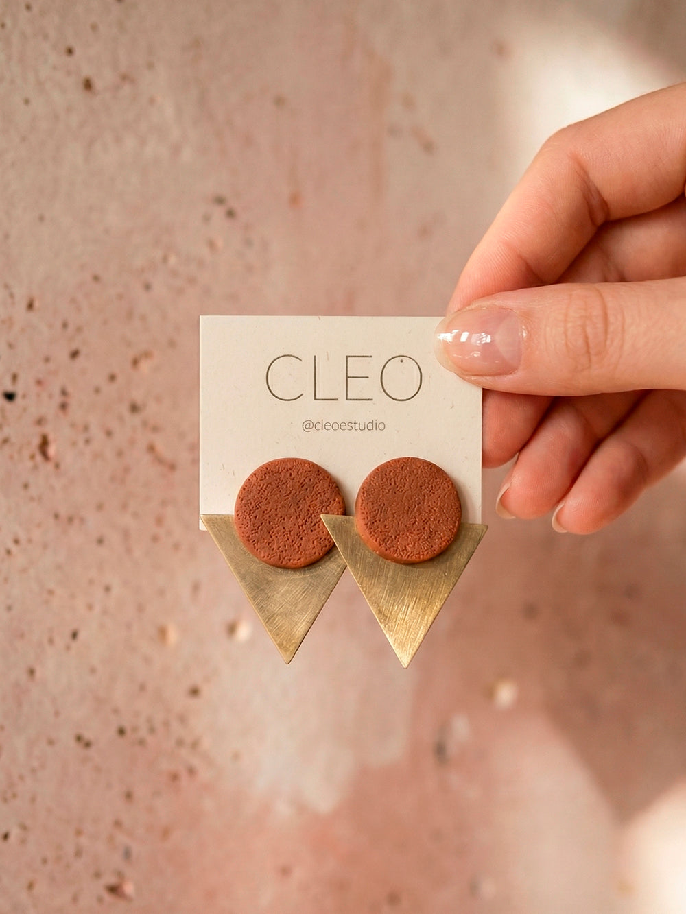 Pendientes Cleo en color Vera Tierra – ANTONIETA Barcelona